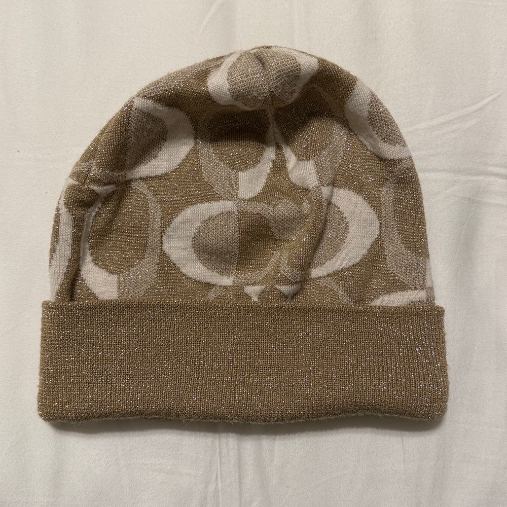 Coach Signature Tonal Dream C gold Rib Knit Beani